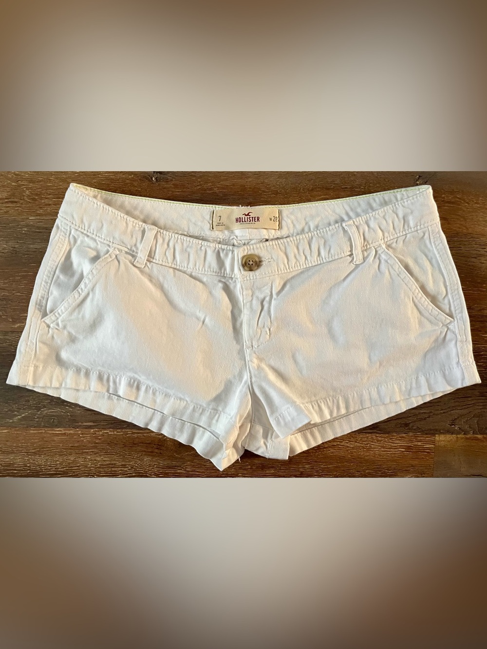 The OG Hollister Cotton/Twill White Low Rise Short Size 7/28